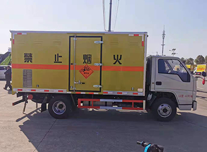 育才镇爆破器材运输车技术升级与安全合规新趋势